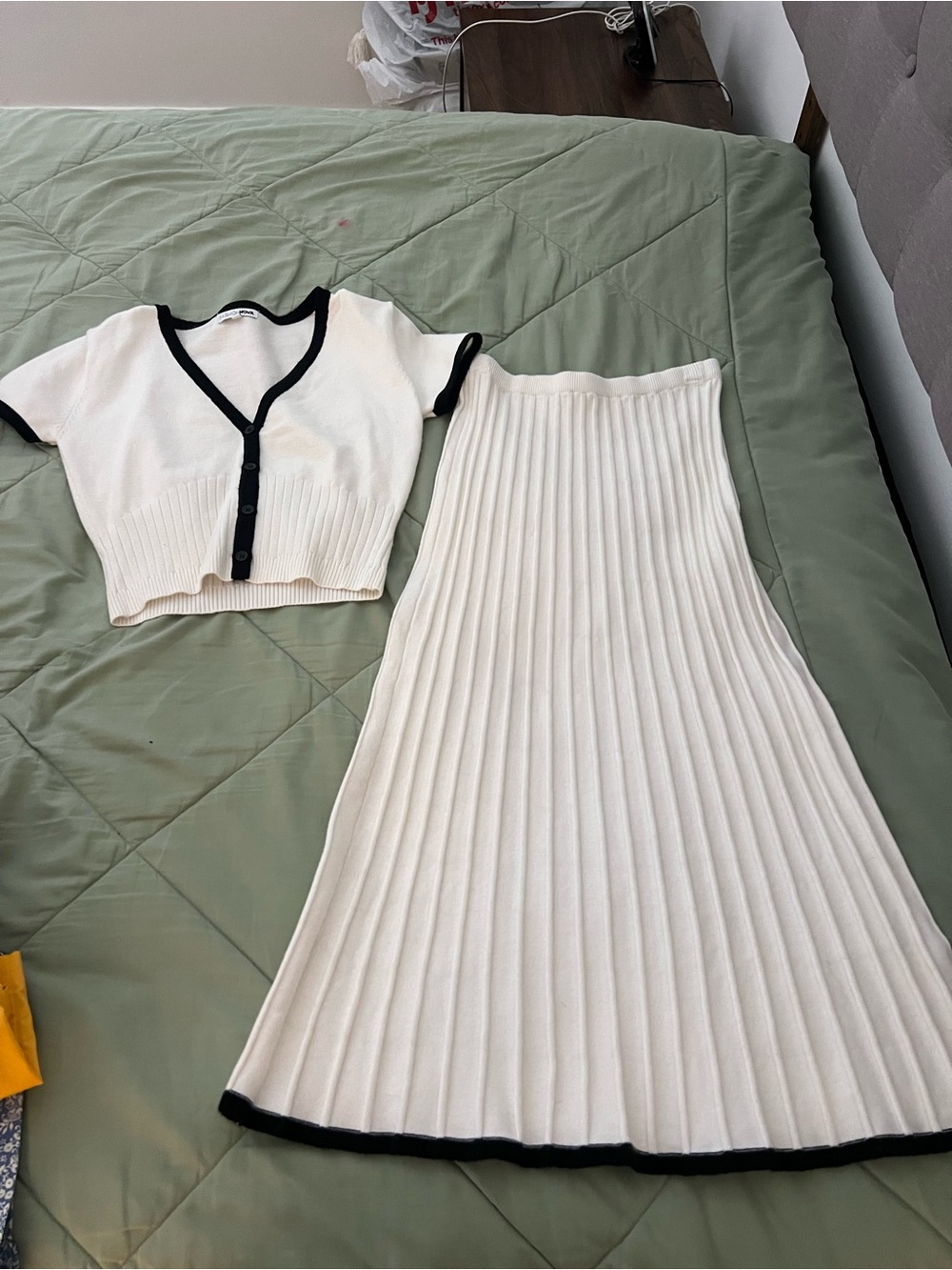 Cream Pleated Knit Midi Skirt - Elegant Ribbed Design
